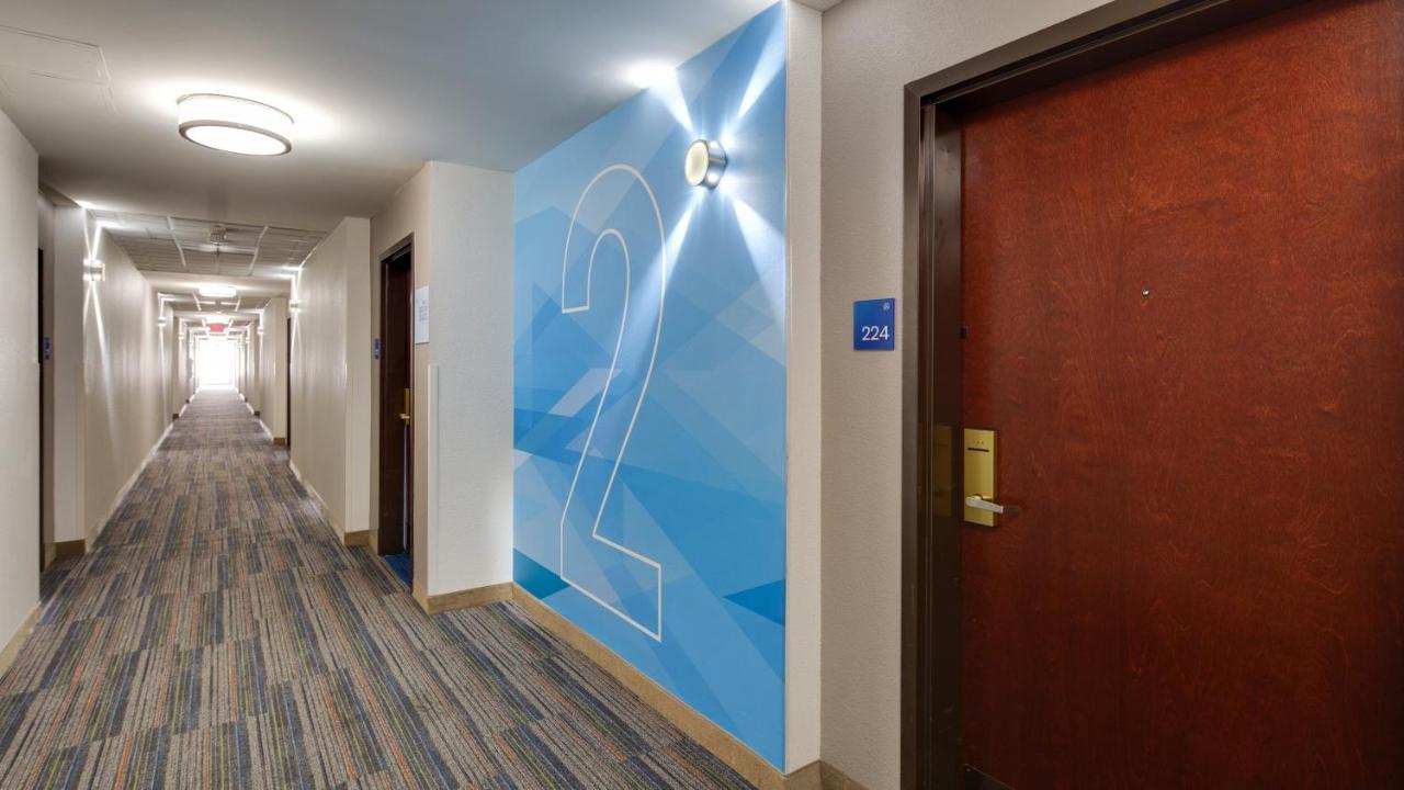 Holiday Inn Express & Suites Detroit - Farmington Hills By Ihg Northville Экстерьер фото
