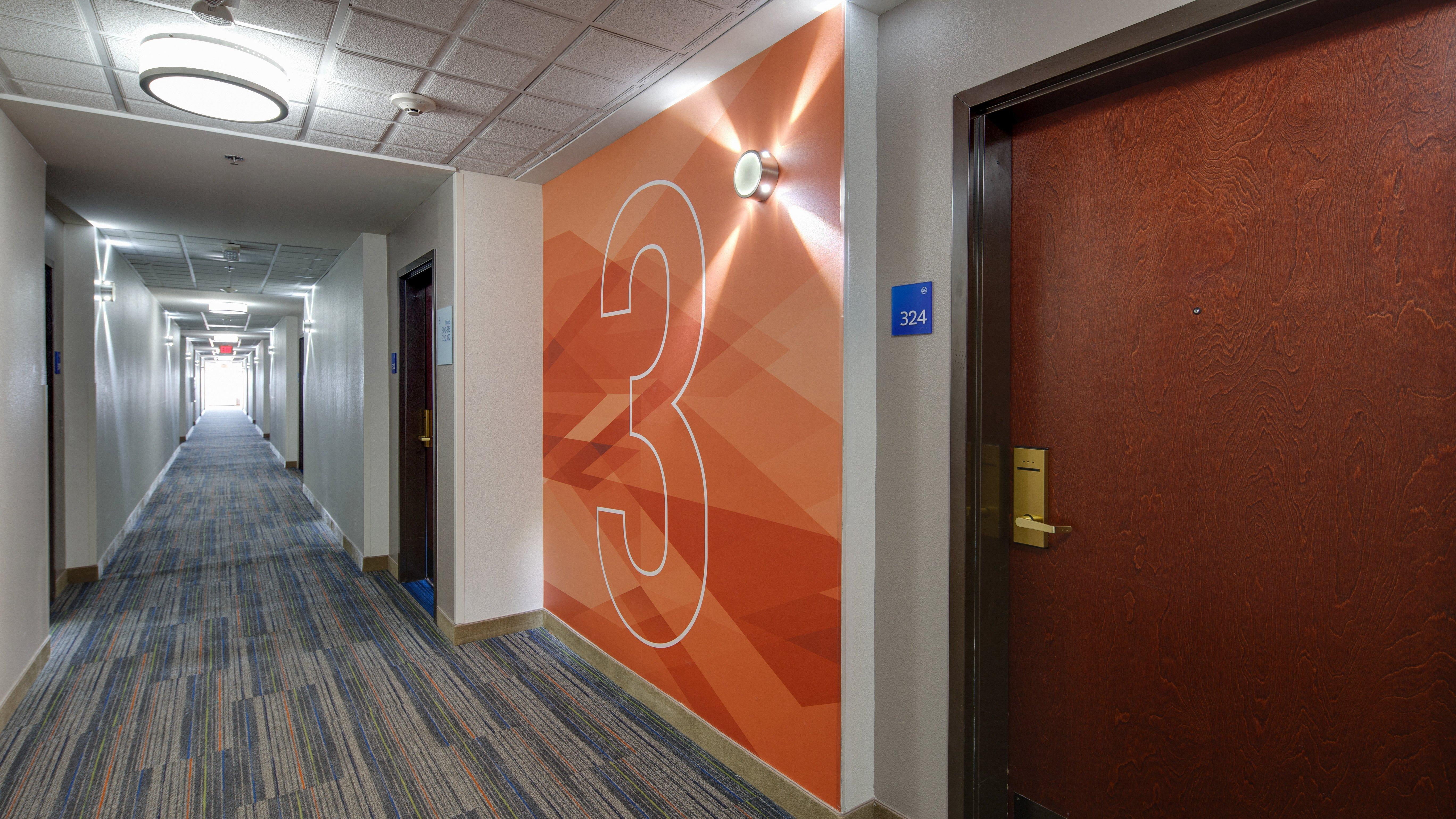 Holiday Inn Express & Suites Detroit - Farmington Hills By Ihg Northville Экстерьер фото