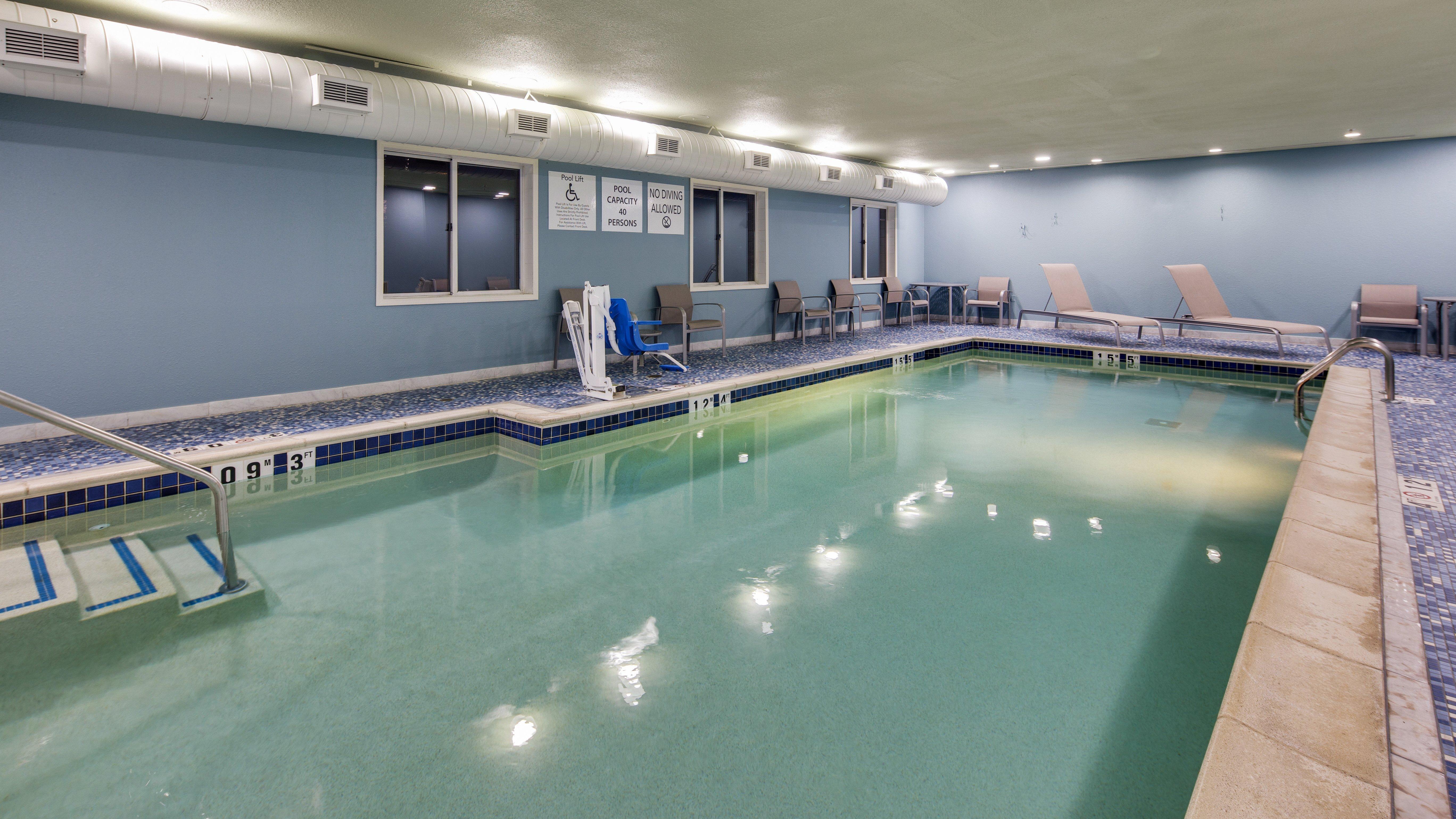 Holiday Inn Express & Suites Detroit - Farmington Hills By Ihg Northville Экстерьер фото
