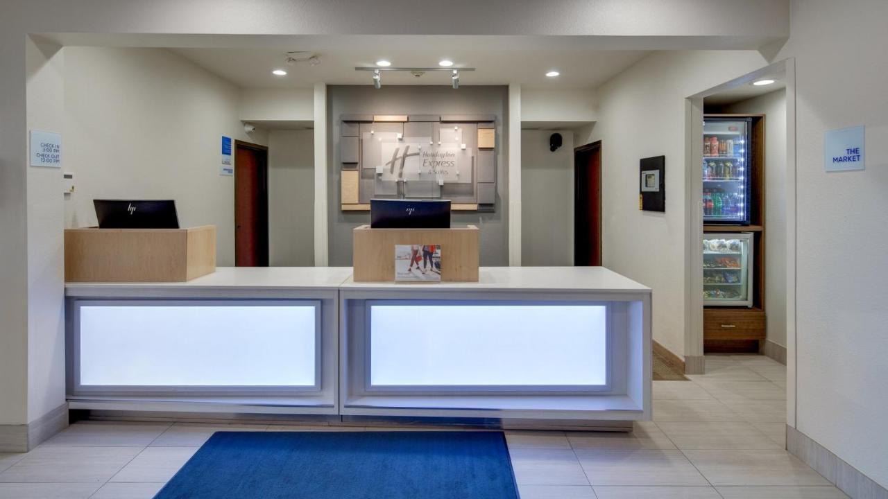 Holiday Inn Express & Suites Detroit - Farmington Hills By Ihg Northville Экстерьер фото
