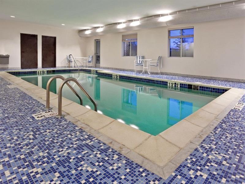 Holiday Inn Express & Suites Detroit - Farmington Hills By Ihg Northville Экстерьер фото