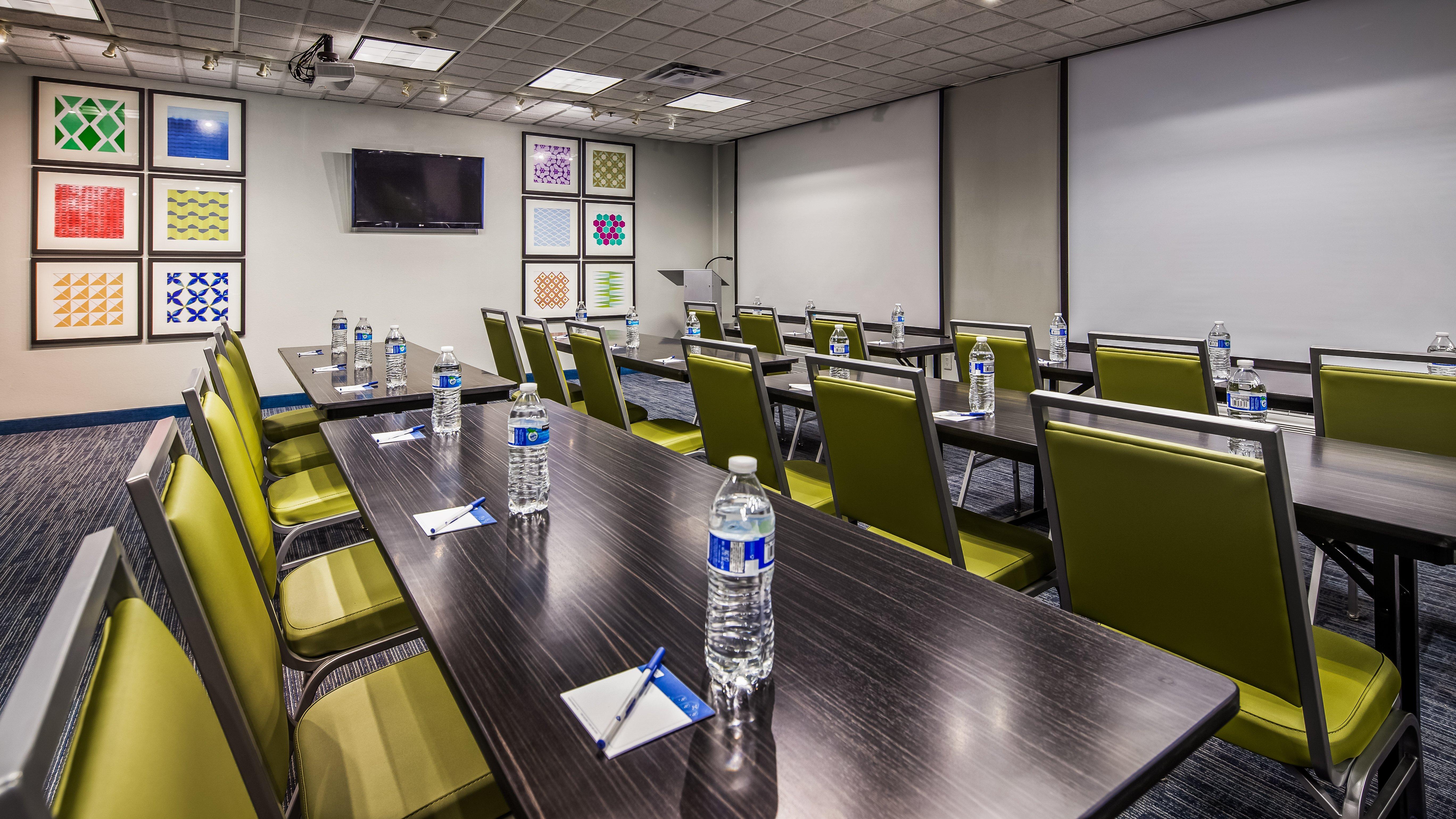 Holiday Inn Express & Suites Detroit - Farmington Hills By Ihg Northville Экстерьер фото