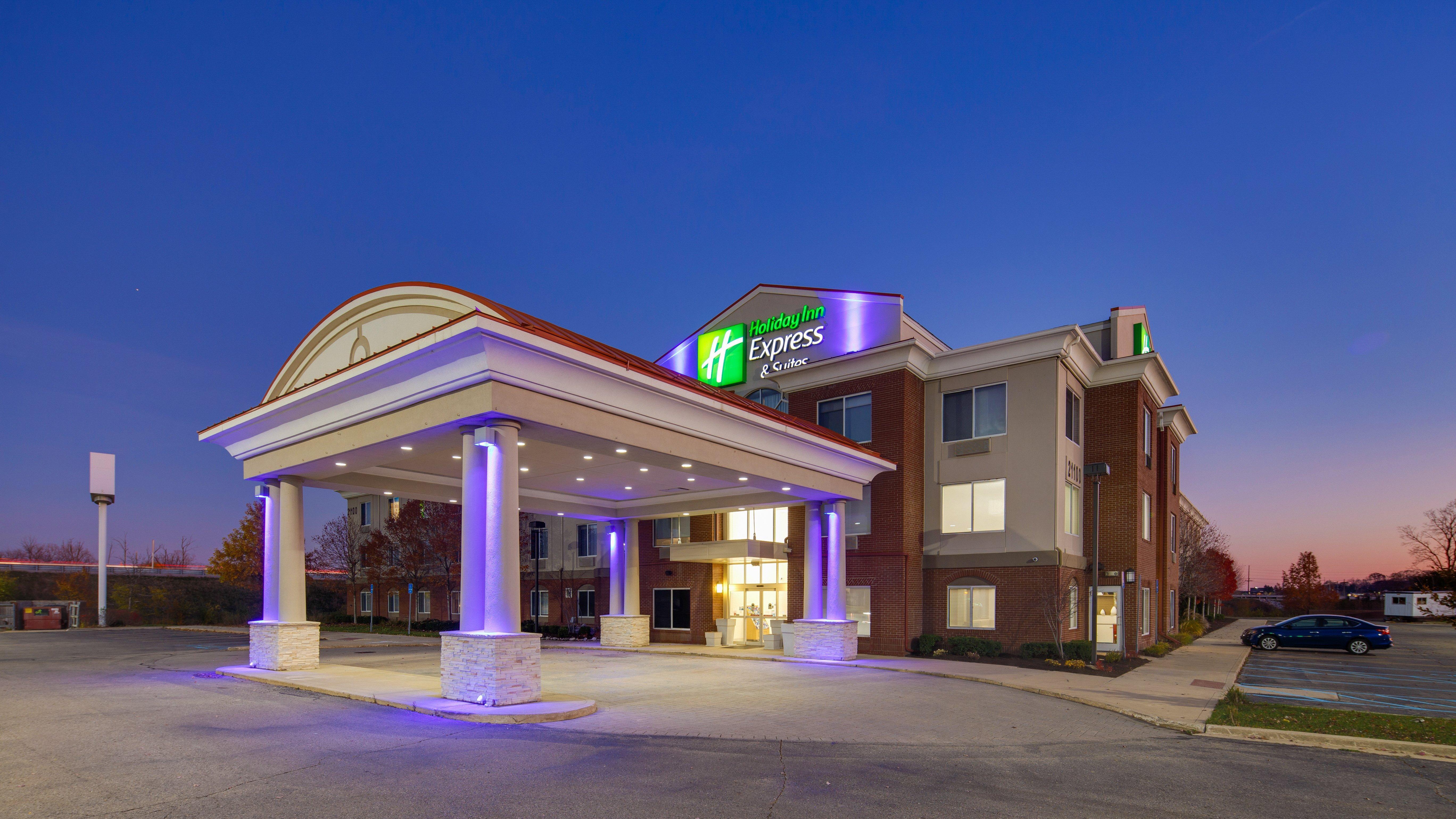 Holiday Inn Express & Suites Detroit - Farmington Hills By Ihg Northville Экстерьер фото