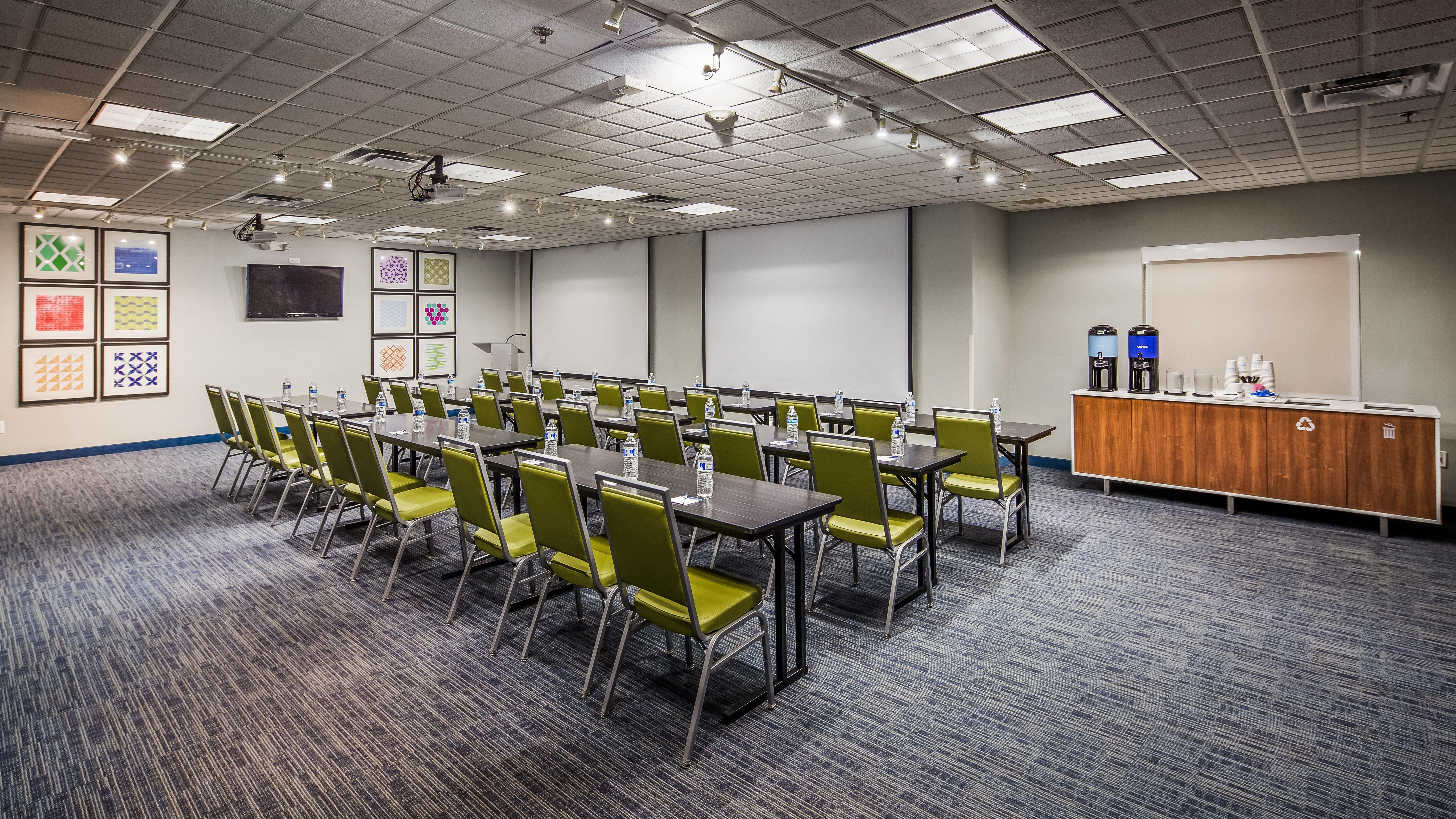 Holiday Inn Express & Suites Detroit - Farmington Hills By Ihg Northville Экстерьер фото