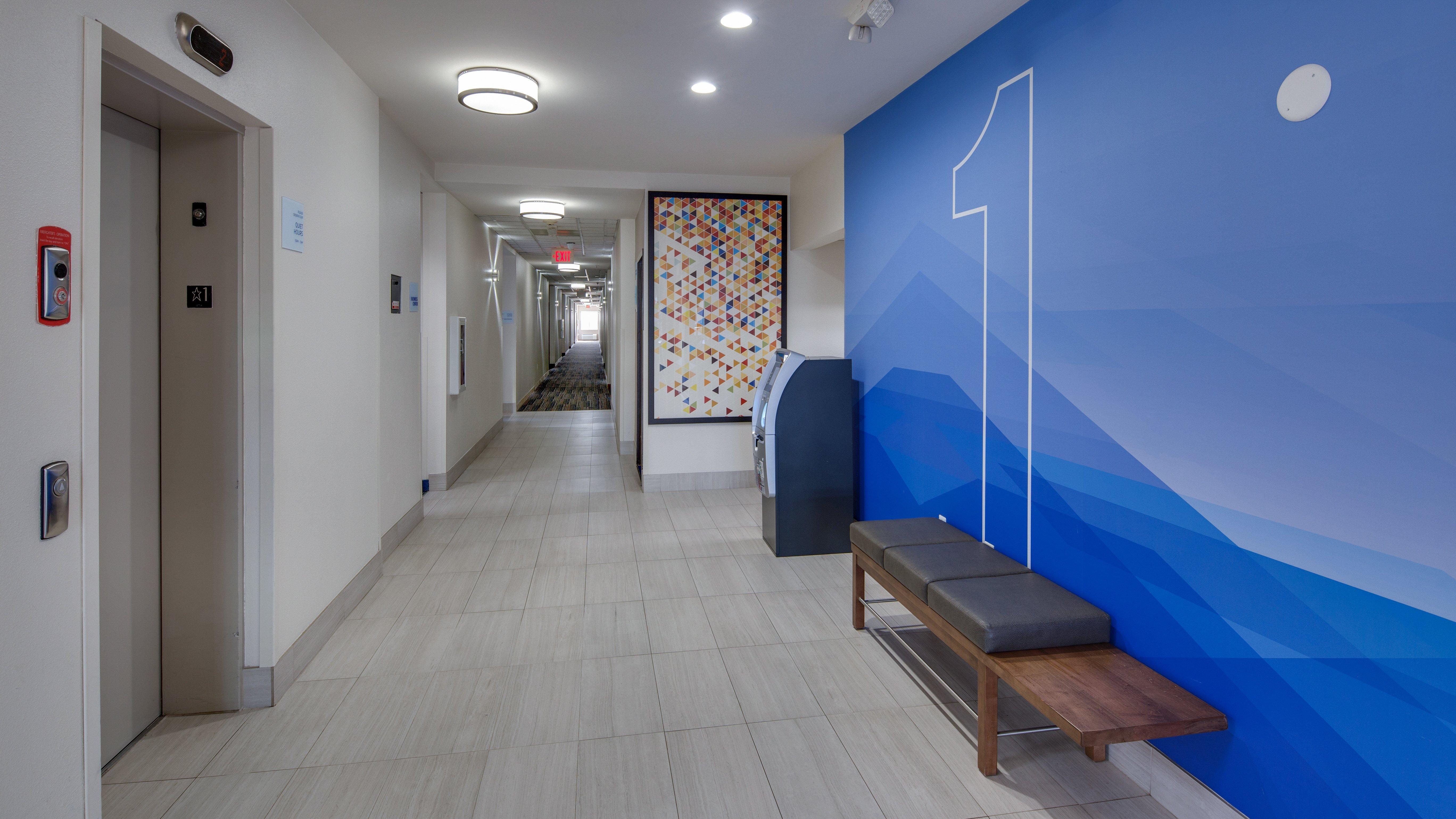 Holiday Inn Express & Suites Detroit - Farmington Hills By Ihg Northville Экстерьер фото