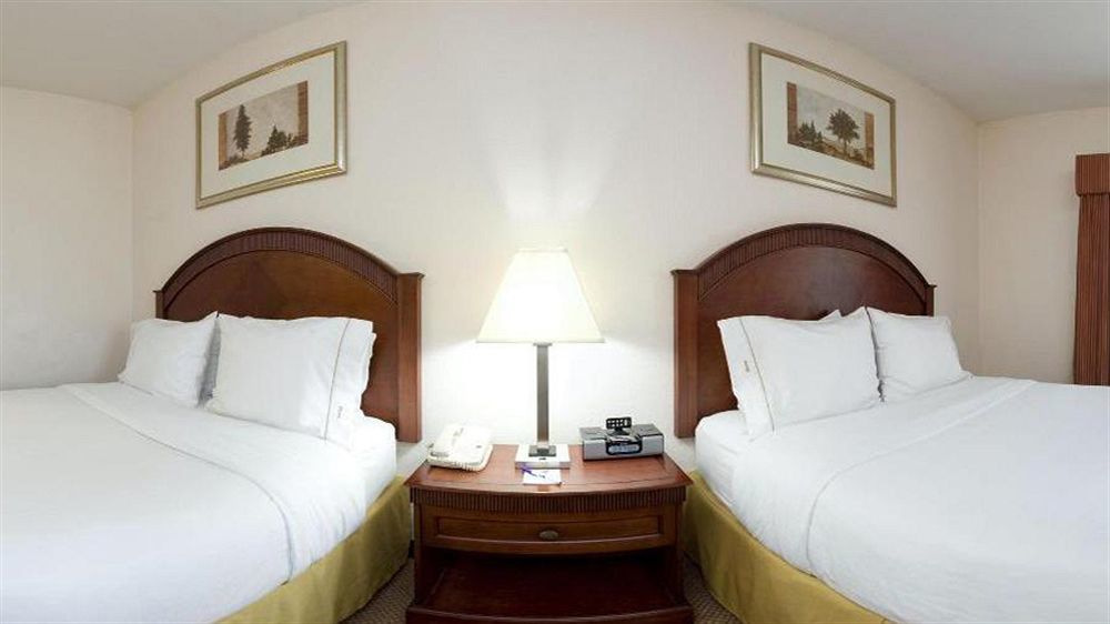 Holiday Inn Express & Suites Detroit - Farmington Hills By Ihg Northville Экстерьер фото