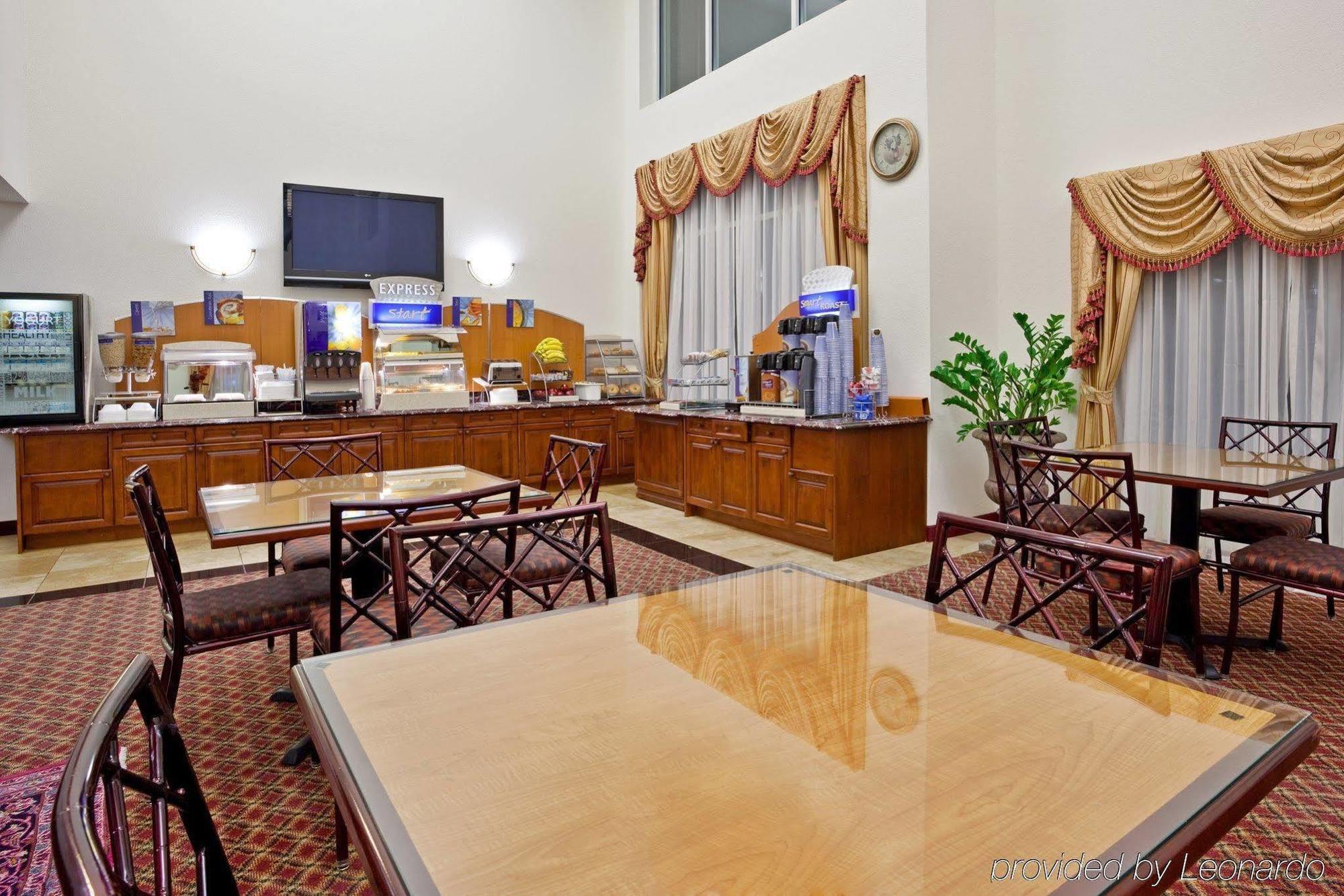Holiday Inn Express & Suites Detroit - Farmington Hills By Ihg Northville Экстерьер фото